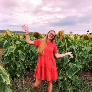 Meet your Posher, Dee